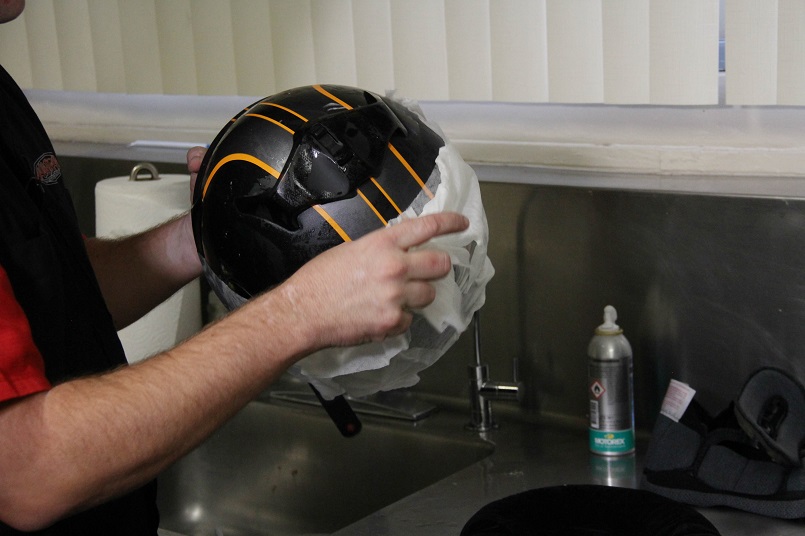 bmx-Helmet-cleaning