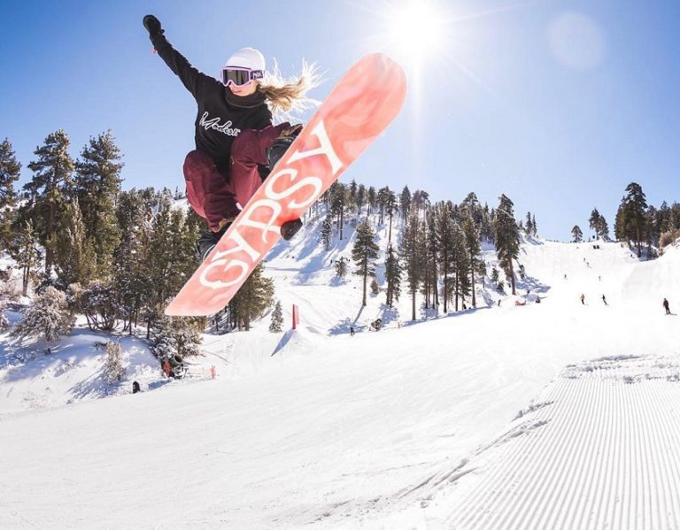 How to Choose the Right Snowboard for Women lifestylemanor