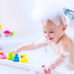 Baby Bathtub Buying Guide: Make Bathing a Comforting and Relaxing Experience