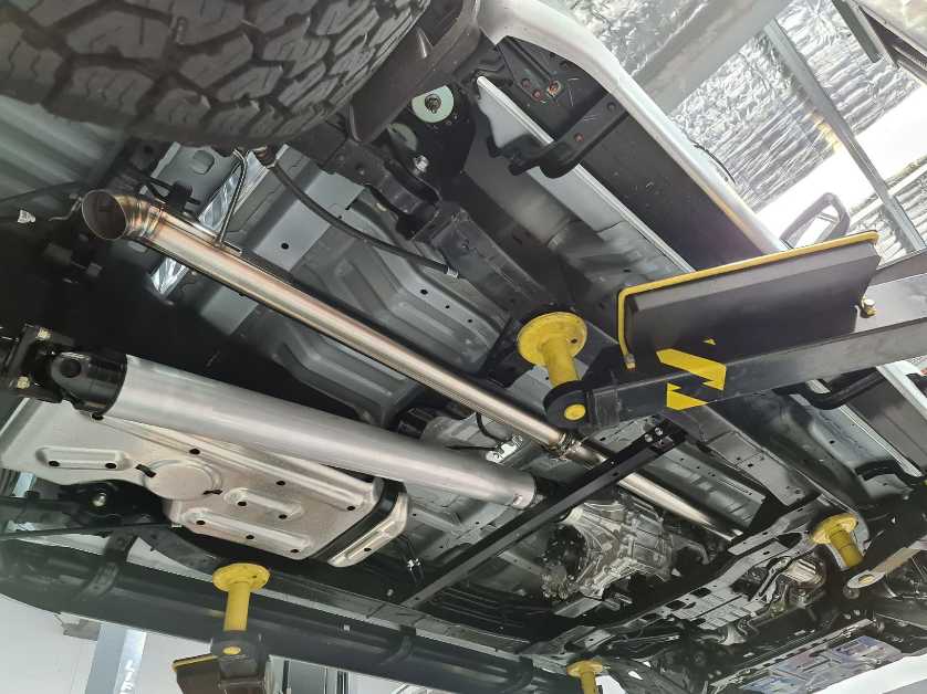 dmax exhaust