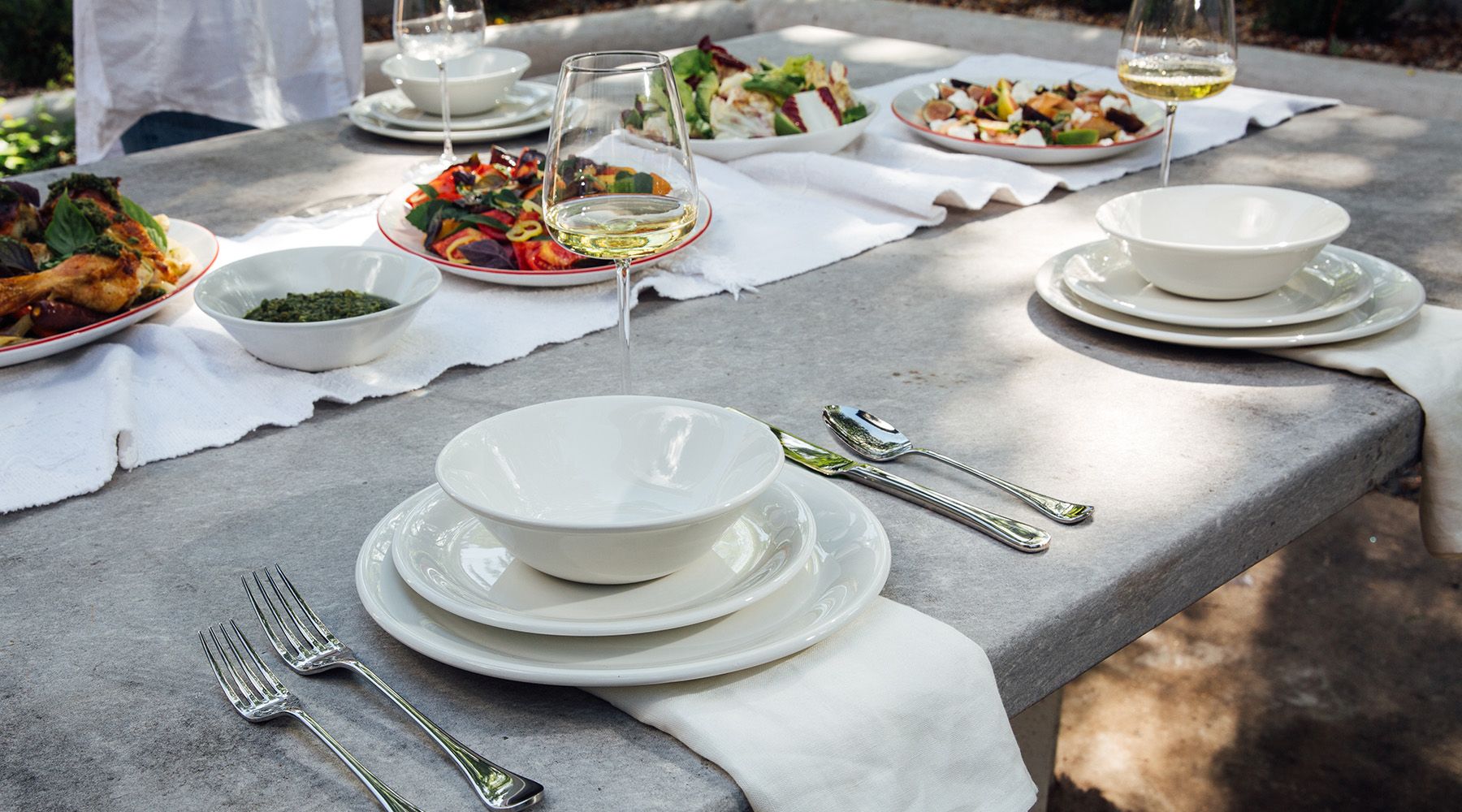 3 Material Choices for the Best Serveware for Your Next Dinner Party