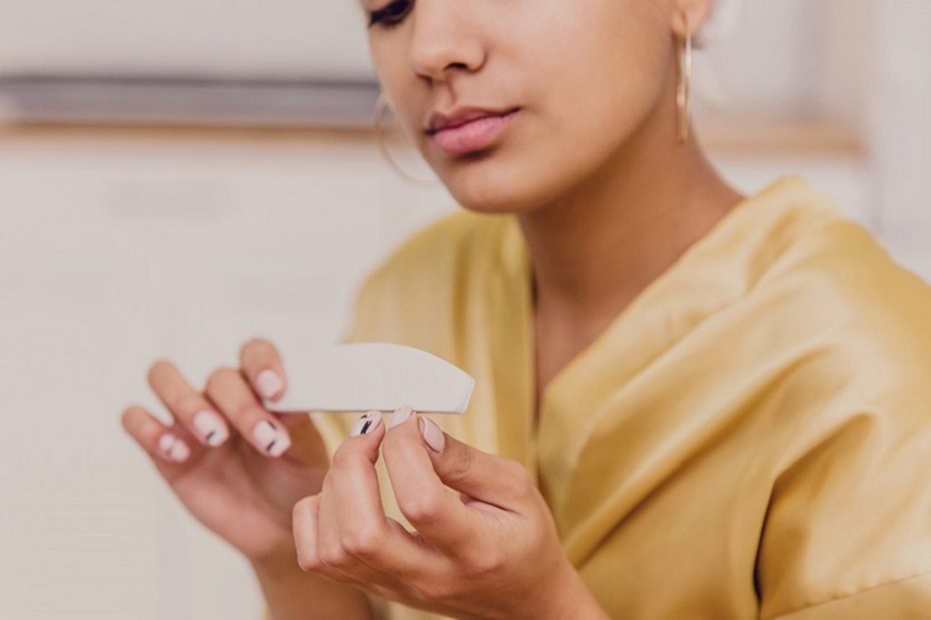 woman doing her nails 